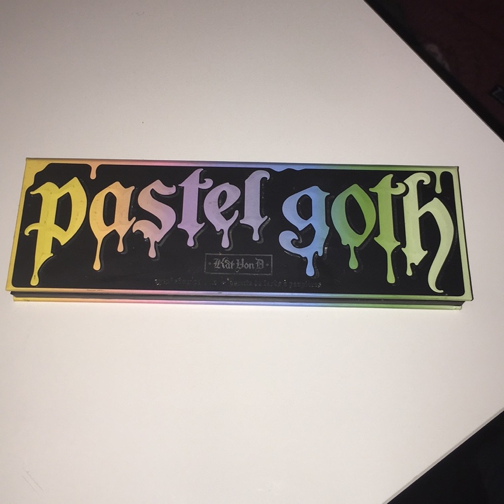 Kay Von D Pastel Goth pallet
